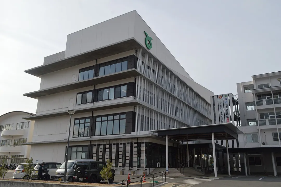 香川県小豆郡土庄町淵崎甲1400-2にある土庄町役場。