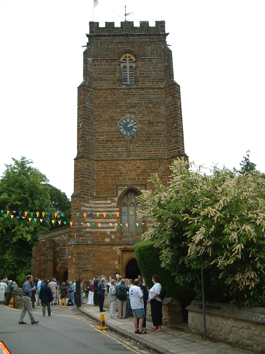 St Lawrence's church Towcester.
Taken by James@hopgrove, June 2005.