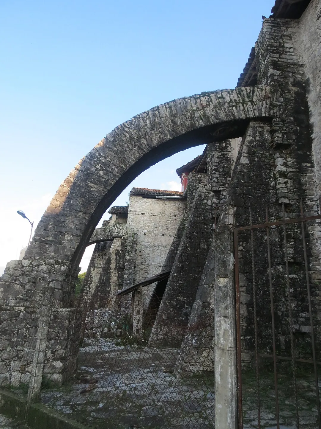 Contrafuertes del Templo de la Transfiguración de Nuestro Señor, Tuzamapan de Galeana, Puebla