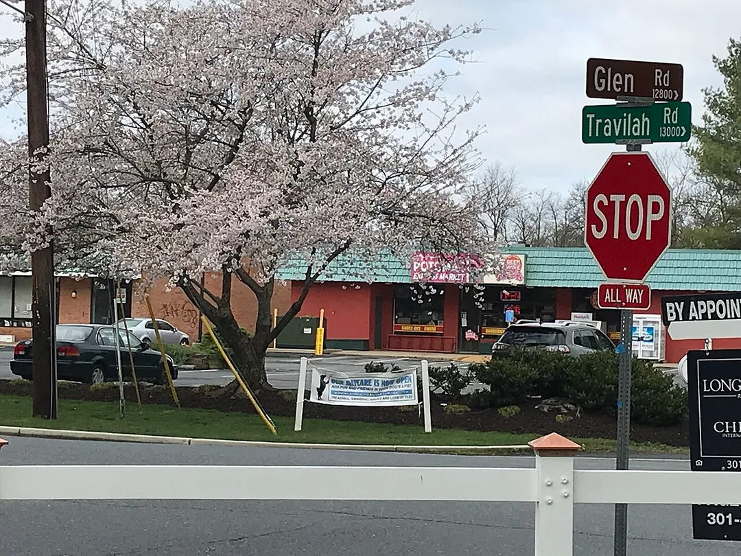 Potomac Oak Center - a shopping center in Travilah, Maryland