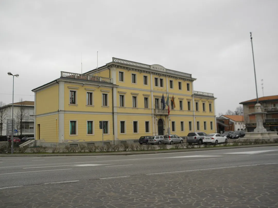 Trebaseleghe: la palazzina sede del comune.
