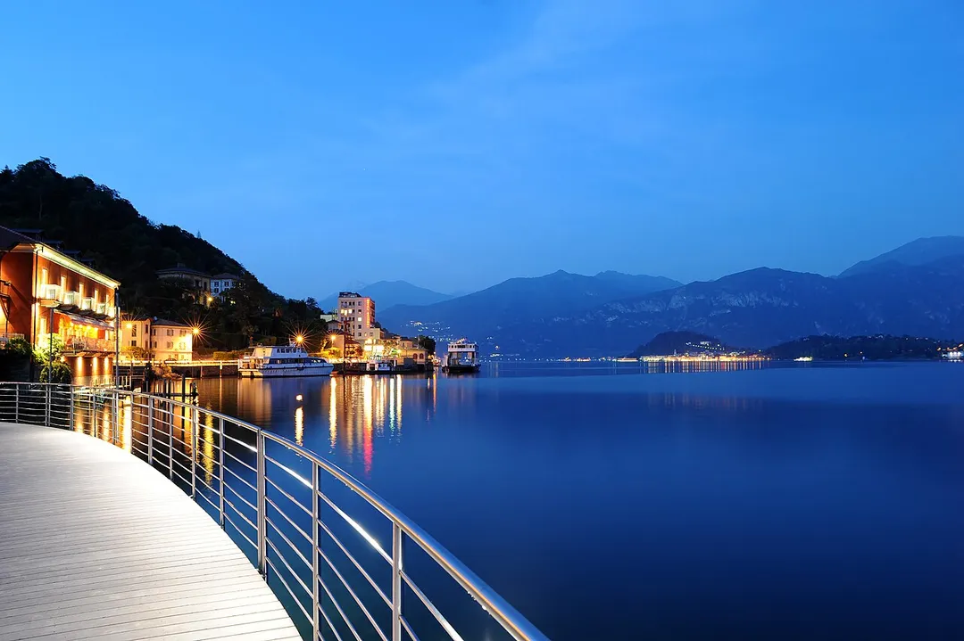 Tremezzo by night