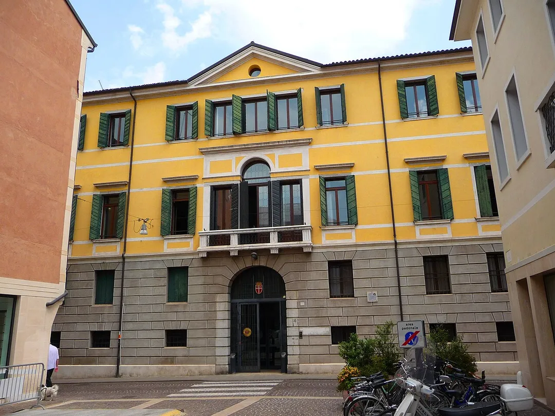 facade of Ca Sugana in Treviso (IT)
