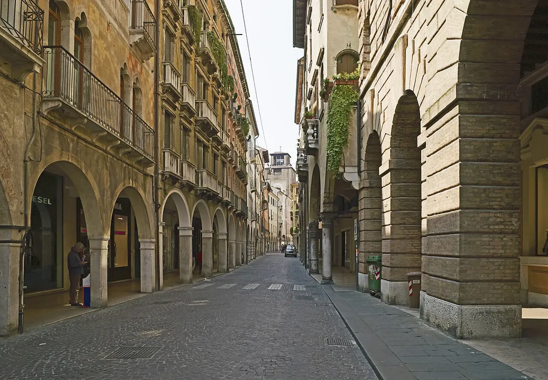Via Calmaggiore (Main street), Trevisio.