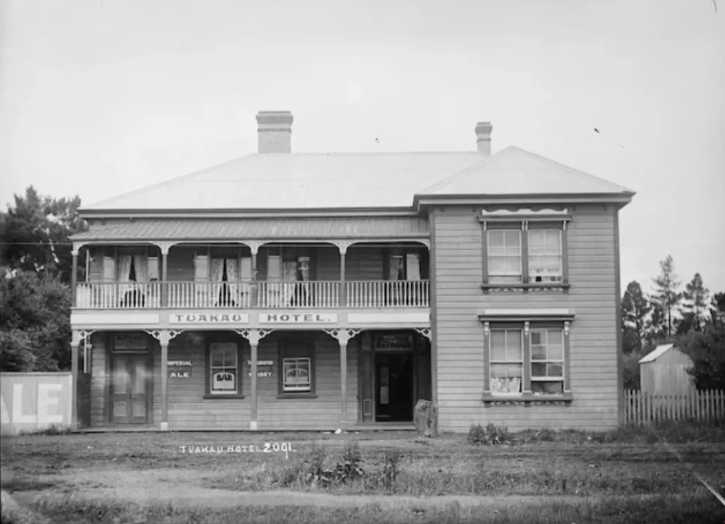 Tuakau Hotel in the early 1900s.