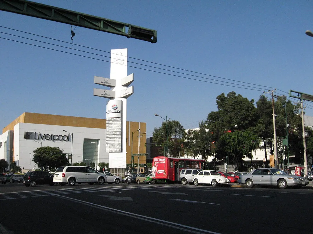 Parque Delta Mall near Metro Station Centro Médico on Cuauhtémoc Avenue in Mexico City