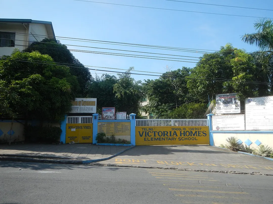 Victoria Homes Subdivision (Tunasan, Muntinlupa City) Teresa Orsini Home - Hospitaller Sisters of Mercy (Victoria Homes Subdivision, Tunasan, Muntinlupa City) Barangay Tunasan
City of Muntinlupa Alabang–Zapote Road Philippine highway network (Note: Judge Florentino Floro, the owner, to repeat, Donor Florentino Floro of all these photos hereby donate gratuitously, freely and unconditionally Judge Floro all these photos to and for Wikimedia Commons, exclusively, for public use of the public domain, and again without any condition whatsoever).