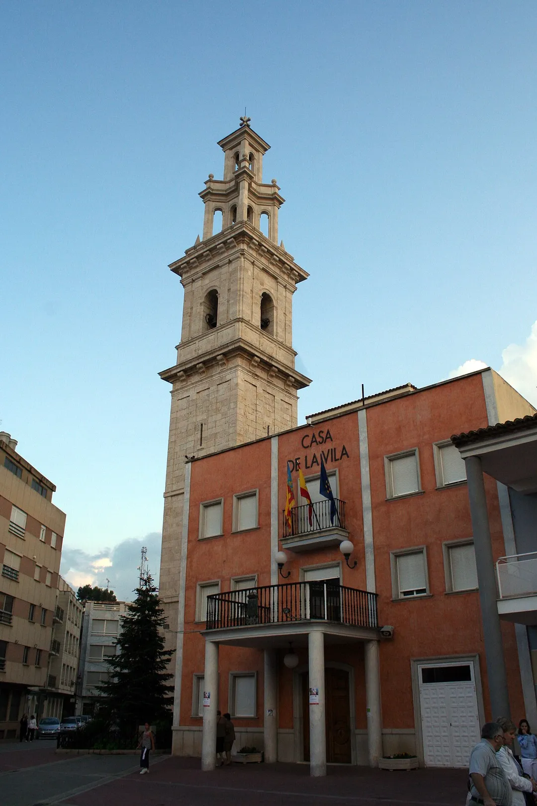 Ayuntamiento y campanario de Turis