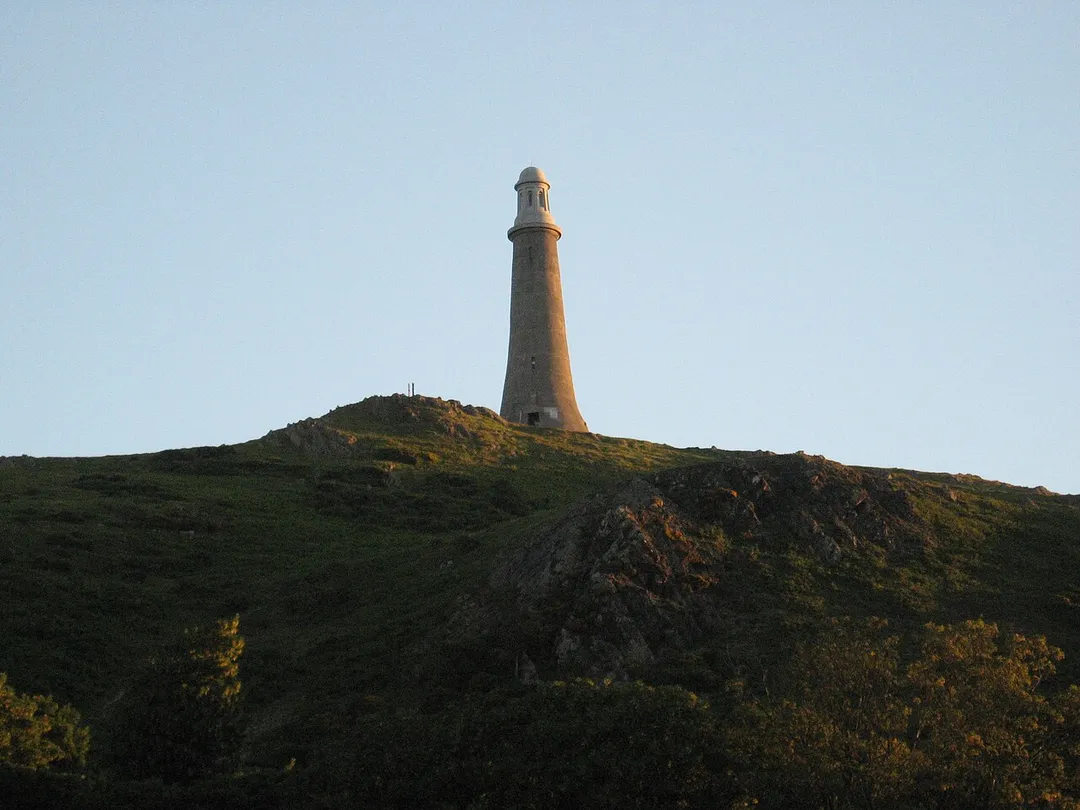 Barrow Monument, Hoad Hill.