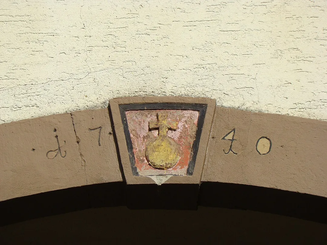 Altes Rathaus in Untergruppenbach, Wappenschlussstein und Datum 1740
