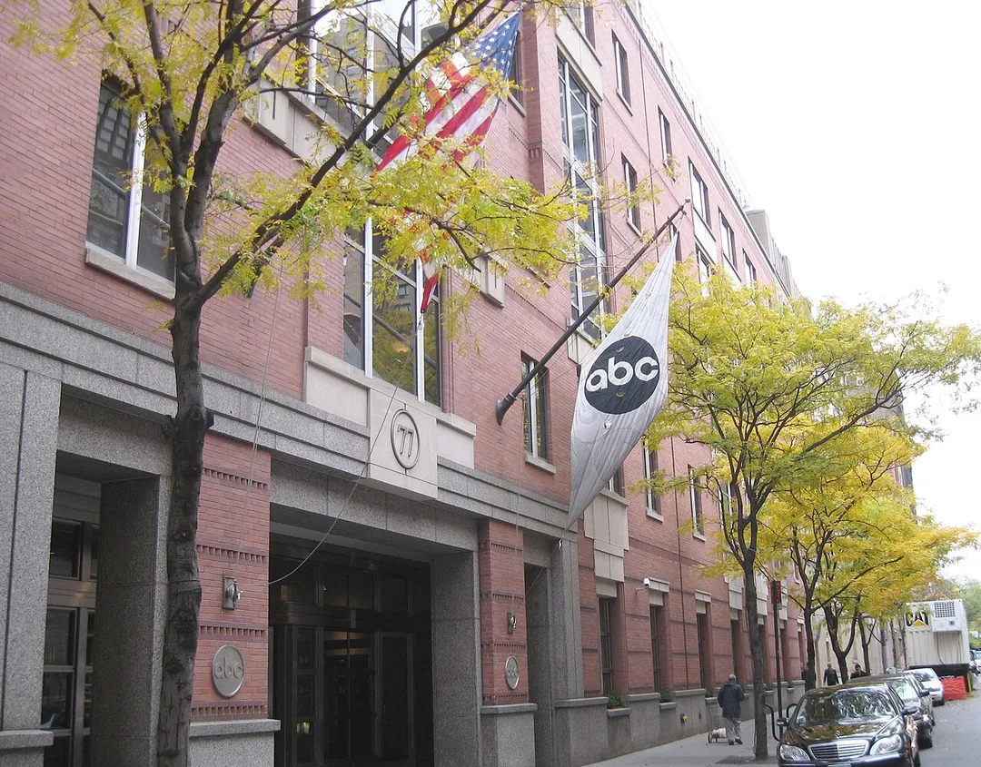 Looking east at en:ABC News headquarters at 77 West en:66th Street (Manhattan) on a cloudy afternoon.  ZIP 10023.