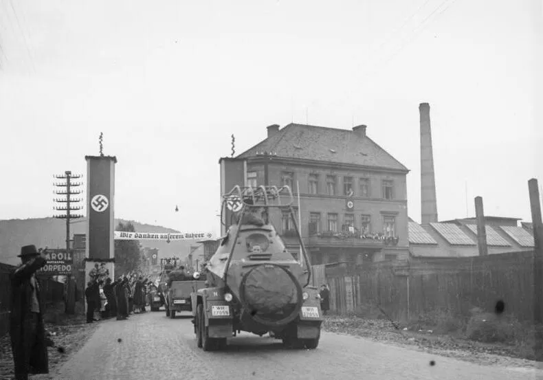 For documentary purposes the German Federal Archive often retained the original image captions, which may be erroneous, biased, obsolete or politically extreme. Heeres-Filmstelle. Bildabt.
Einmarsch in das Sudetenland.
Panzerspähwagen als Spitze der Truppe.
Nördl. Aussig, Sudetenland

9.10.1938