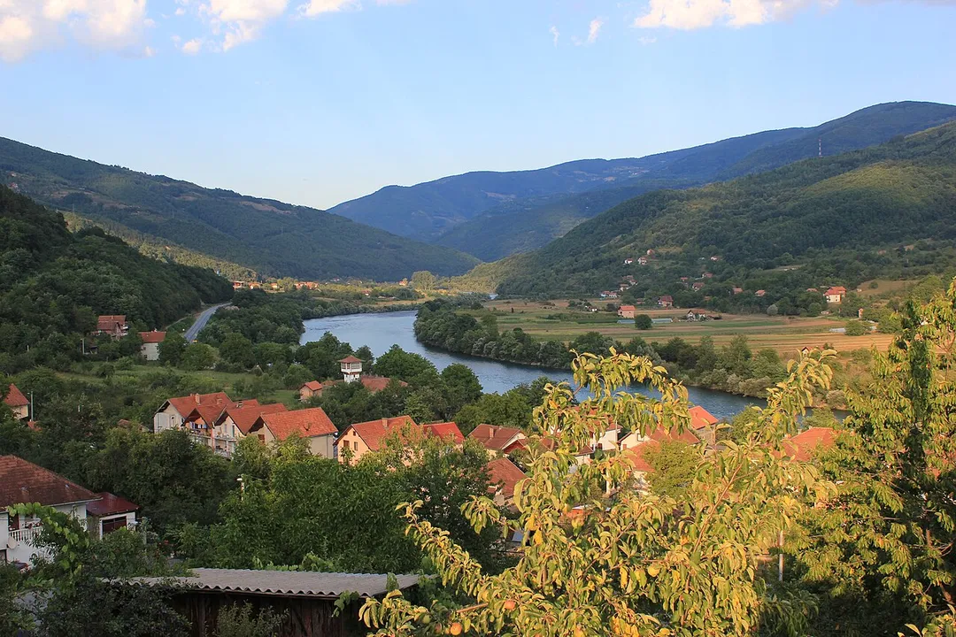 Blick auf Ustikolina und die Drina