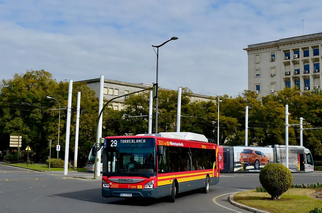 Bus de la ligne 29 du réseau Tussam de Séville.