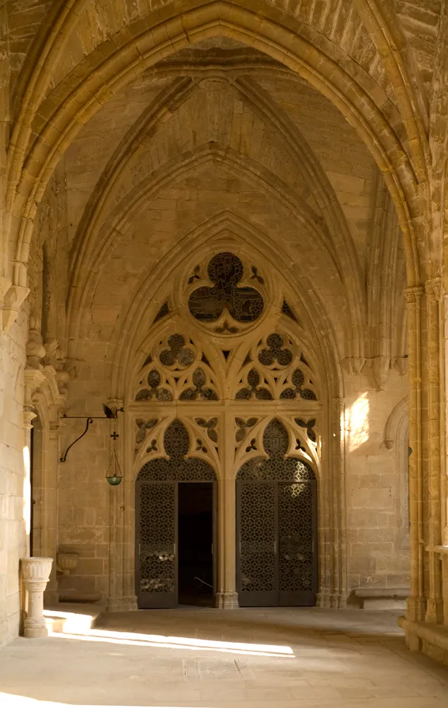 This is a photo of a monument listed in the Catalan heritage register of Béns Culturals d'Interès Nacional and the Spanish heritage register of Bienes de Interés Cultural under the reference RI-51-0000698.
