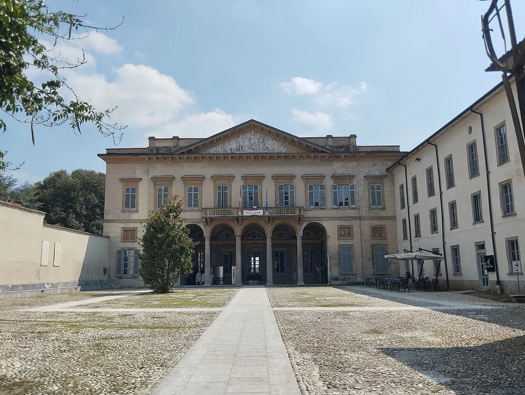 Palazzo Calderara a Vanzago, sede del Municipio