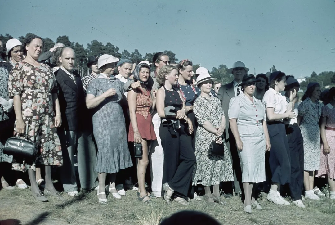 Crowd at the world cup competitions in canoe. Sweden Vaxholm 1938. This Agfacolor photo was not colorized.