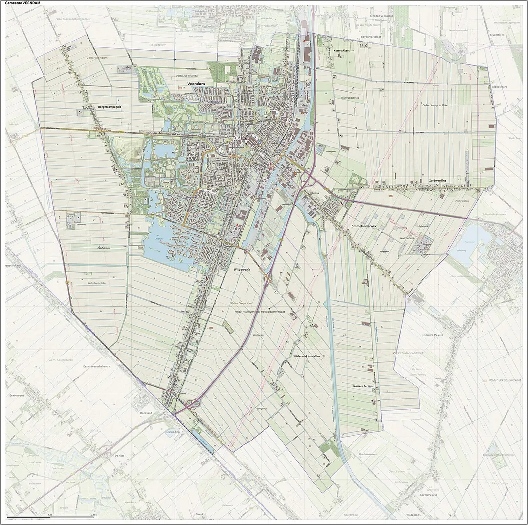 Topografische gemeentekaart. Resolutie: 400 pixels/km.
Kaartbeeld samengesteld uit de open geodata van de Top10NL en Top25namen (Kadaster), Creative Commons-BY licentie. Gebouwvlakken uit open geodata BAG extract. Wegen uit de OpenStreetMap, OpenStreetMap community. Reliëfschaduw uit de Actuele Hoogtekaart AHN2.

Samenstelling en kleurenschema: Jan-Willem van Aalst, met QGIS. Zie ook de Legenda.
