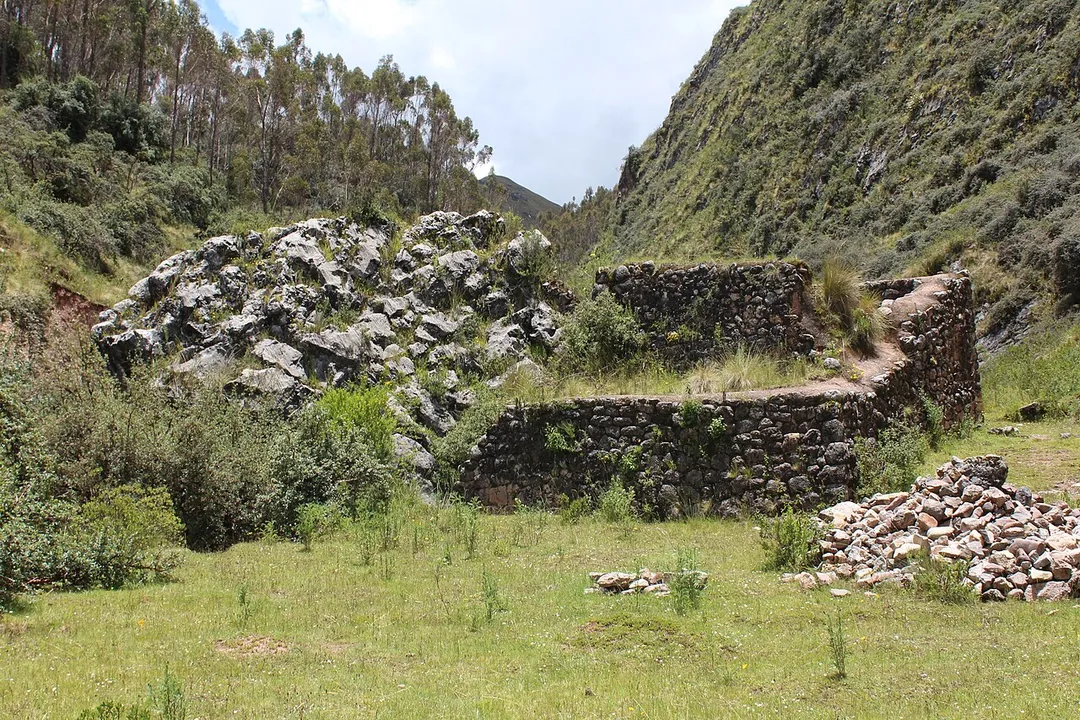 Sitio arqueológico de Salonniyoq, ubicado a ambas márgenes del rio Chakan.