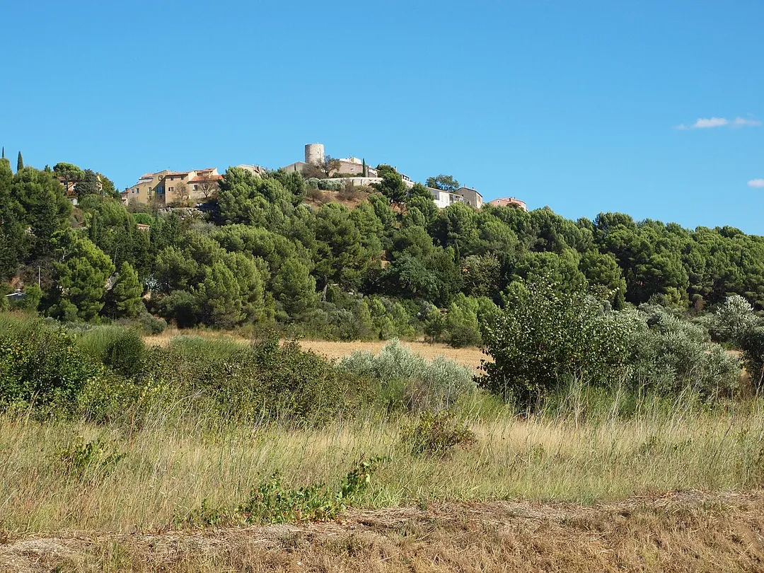 Velaux (Bouches-du-Rhône, France), vu depuis le Chemin du Moulin neuf.