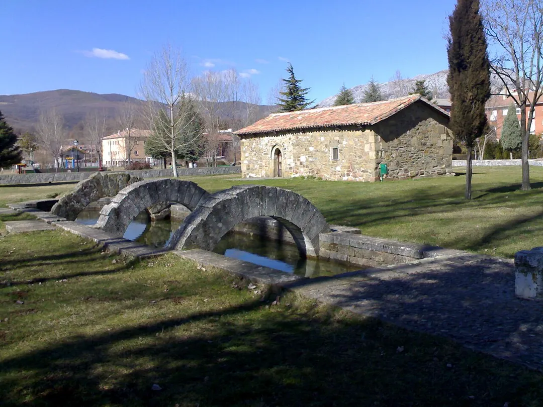 Fuente de La Reana, o Fuentes Tamáricas, en Velilla del Río Carrión, norte de España.





This is a photo of a monument listed in the Spanish heritage register of Bienes de Interés Cultural under the reference RI-51-0001284.