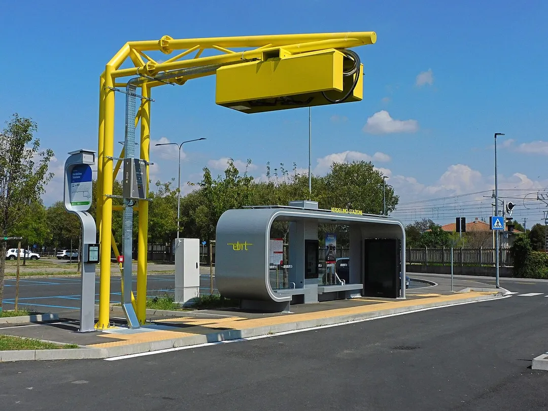 La fermata di Verdellino Stazione, capolinea della E-BRT proveniente da Bergamo