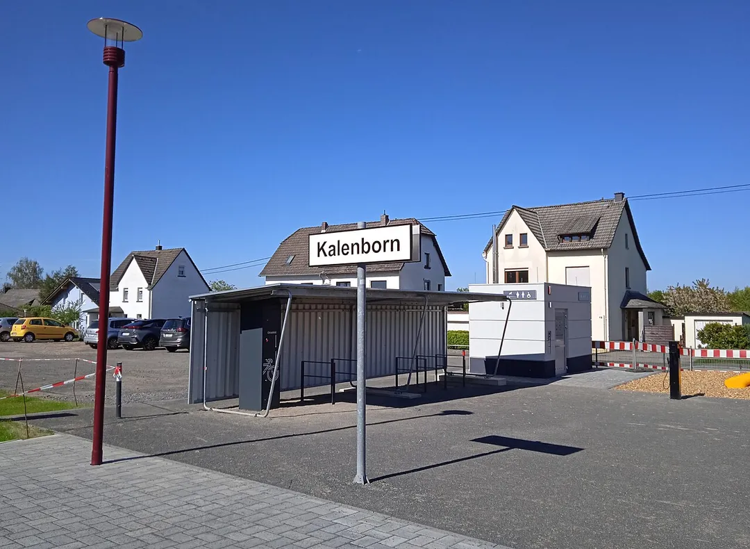 Endbahnhof der Kasbachtalbahn, Bahnhofstraße, Kalenborn, Gemeinde Vettelschoß: Aufnahme nach der Umgestaltung 2025/26