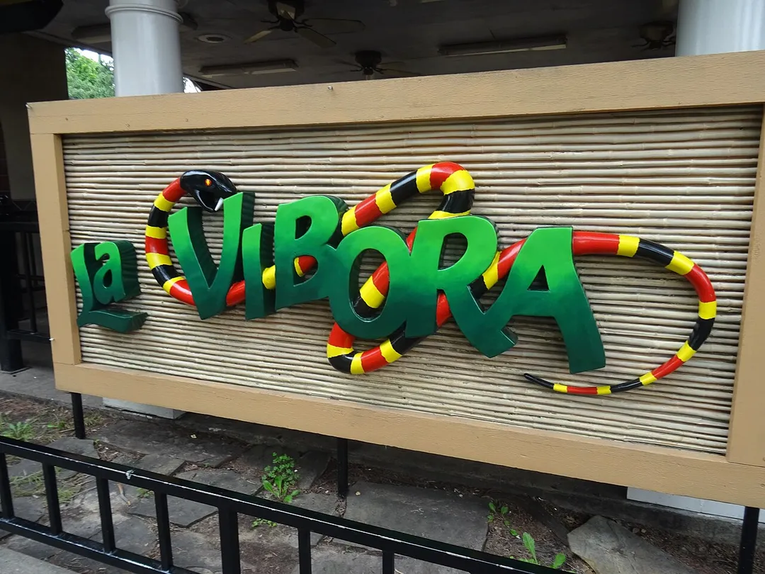 Logo de La Vibora à Six Flags Over Texas.