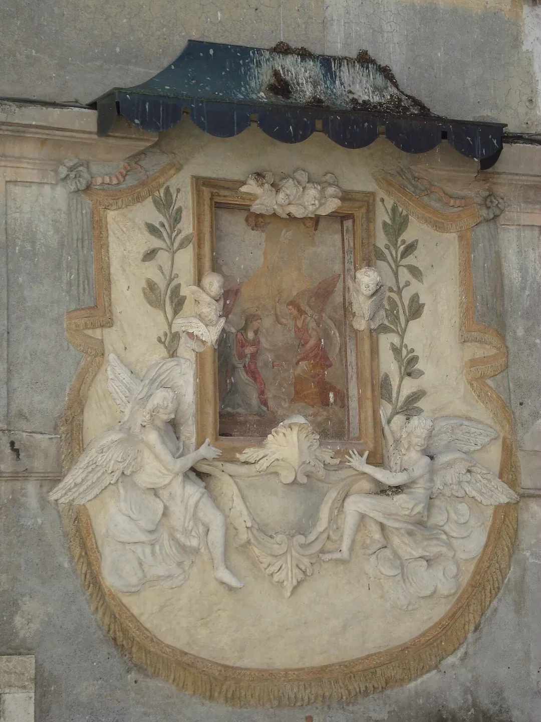 Annunciation in Vicovaro on the walls of a medieval house.