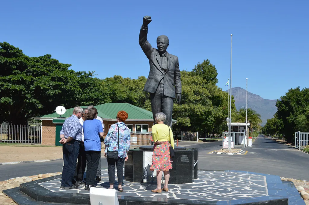 Mandela statue at Drakenstein Correctional Facility

Vue de Western Cape en Afrique du Sud.