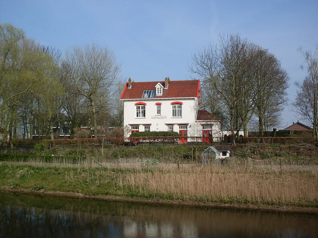 This is an image of rijksmonument number 510072Information from structured data:
location of creation: Haarlemmermeer→North Holland→Netherlands
depicts instance of: Vijfhuizen railway station→railway station→type of station→metaclass→concept→variable-order class