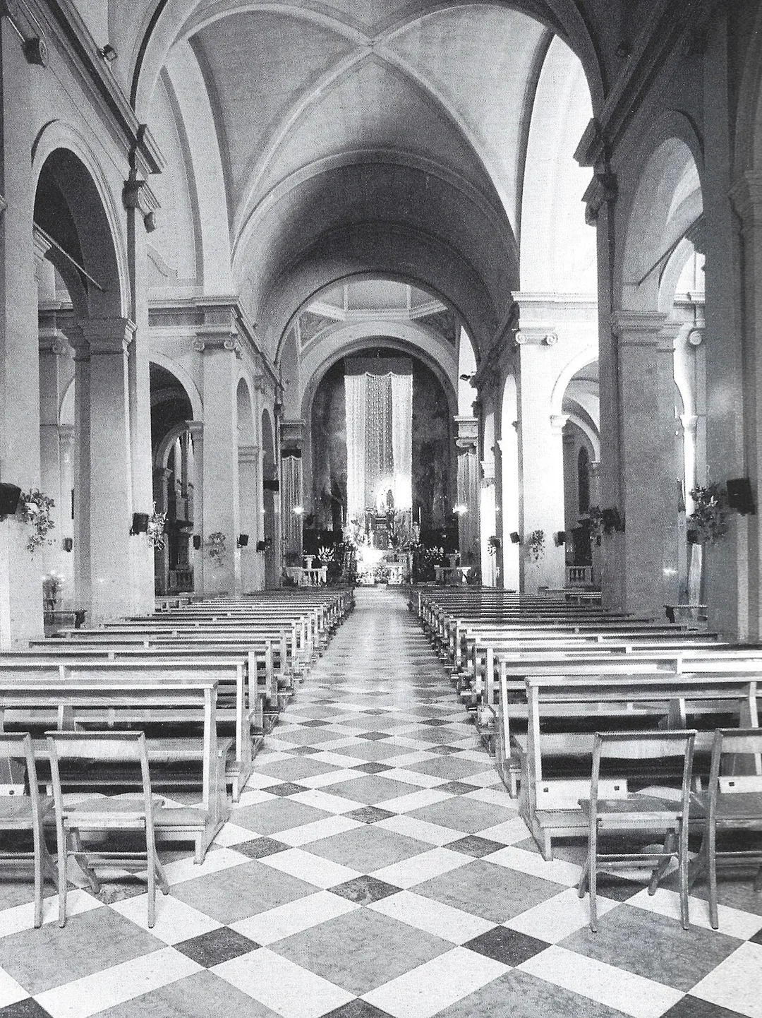 Villanova Marchesana, Interno della chiesa parrocchiale di Santa Maria Assunta.