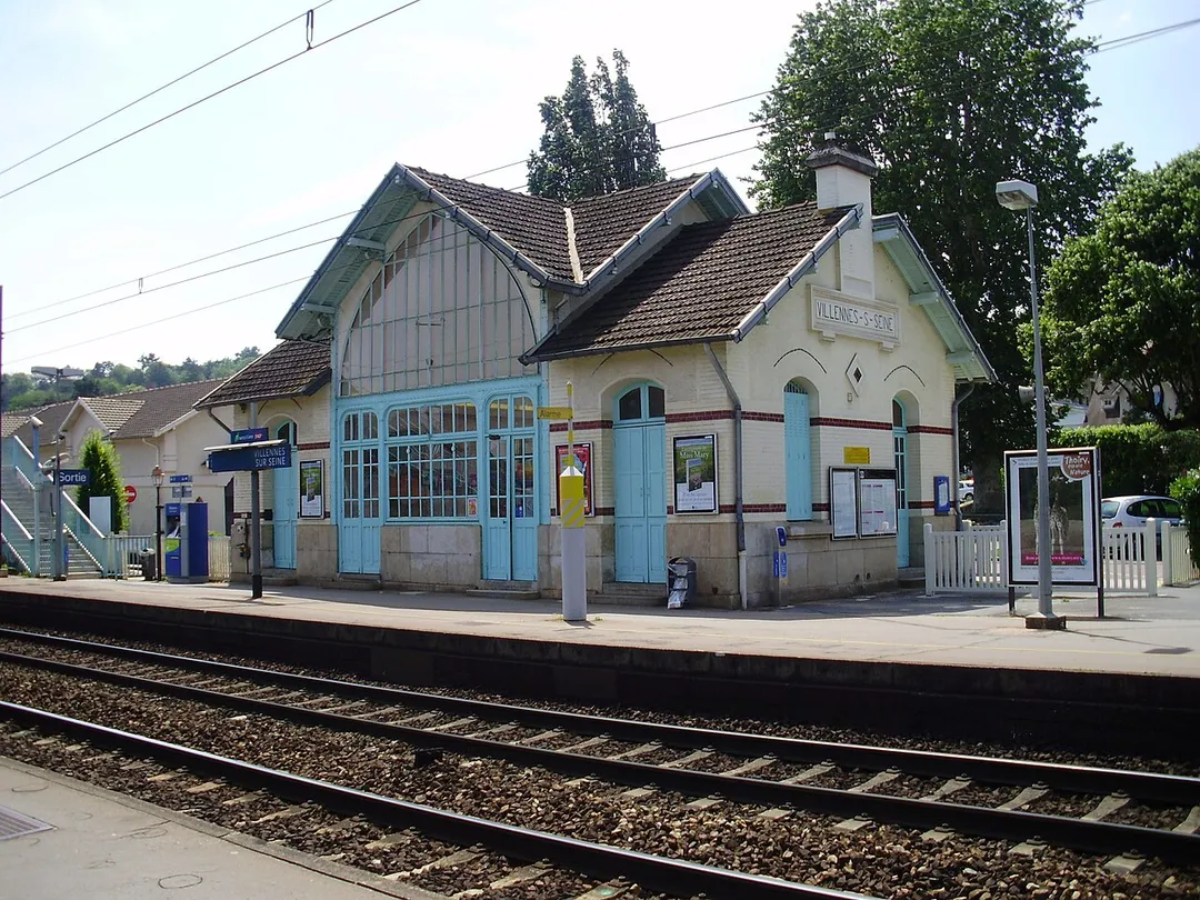 Villennes-sur-Seine station, Yvelines, France
