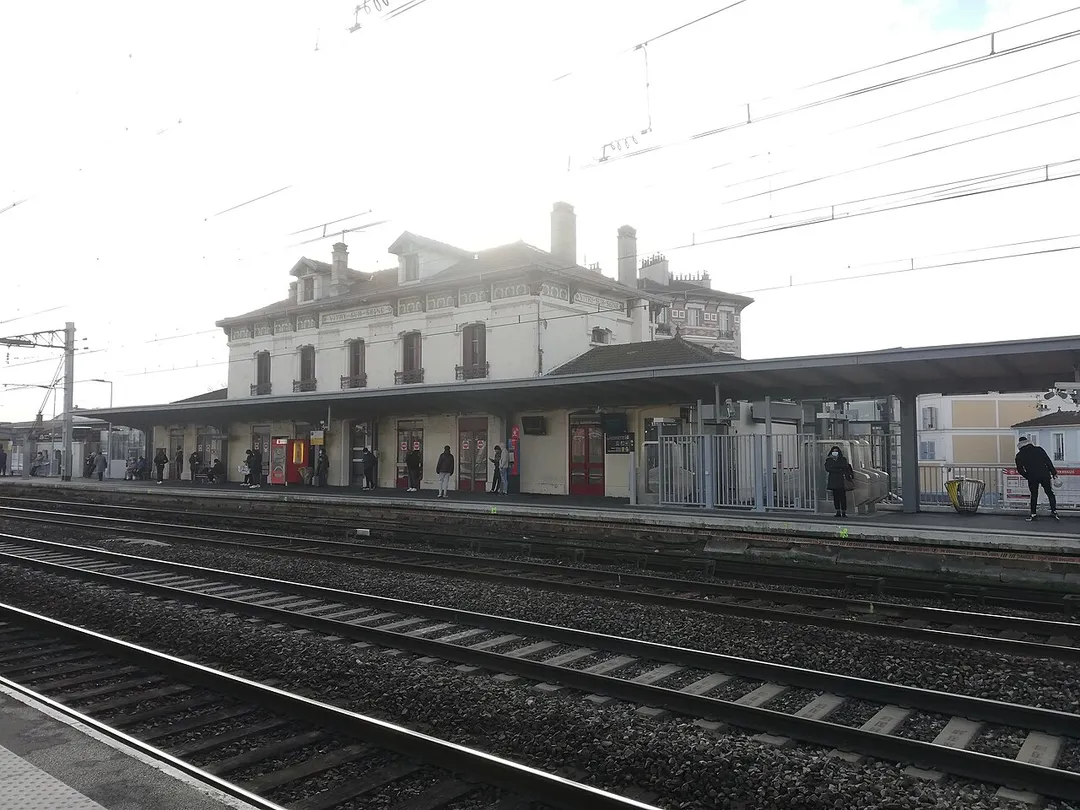 Gare de Vitry-sur-Seine de la ligne C du RER, en 2022.