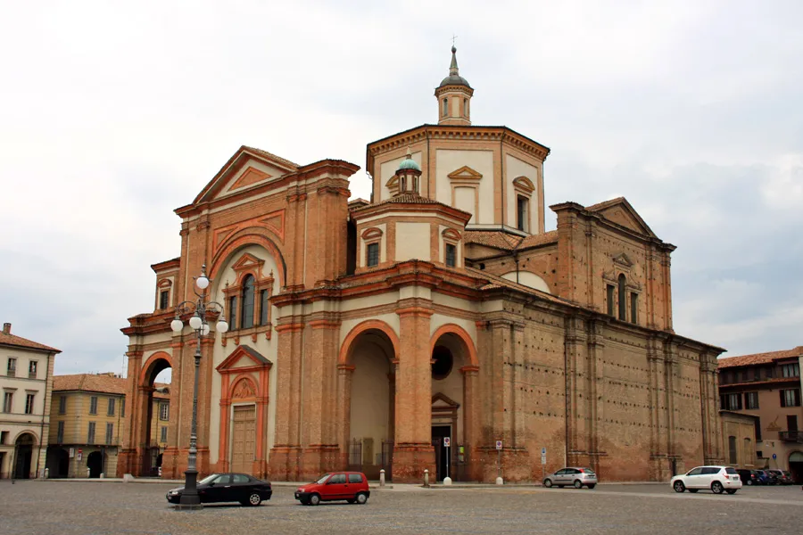 Veduta del Duomo di Voghera (PV)