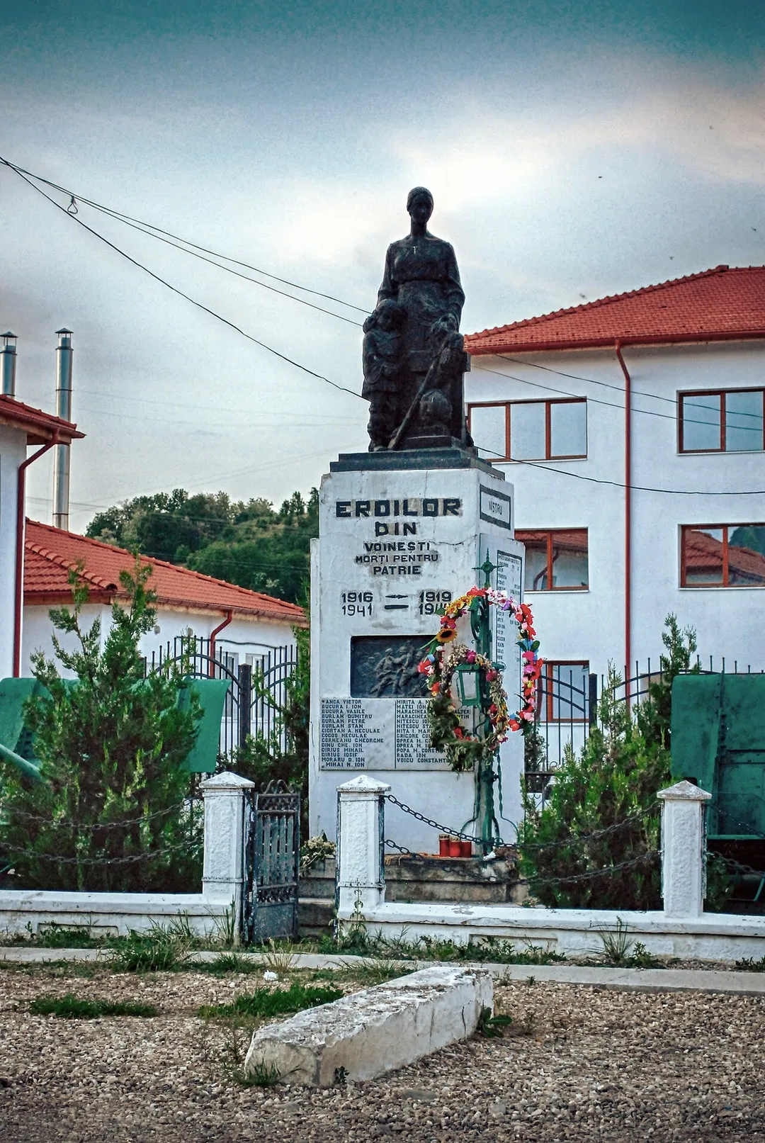 Heroes' monument in Voinești, Dâmbovița County, Romania