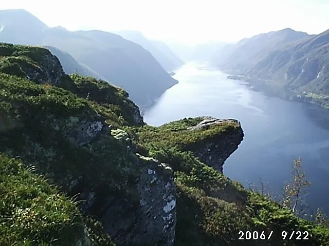 Lokalt vert denne fjellnabben kalla "Galten".Den stikk fleire meter ut frå fjellsida. Det er ei ganske nifs oppleving å gå ut på enden av fjellnabben.