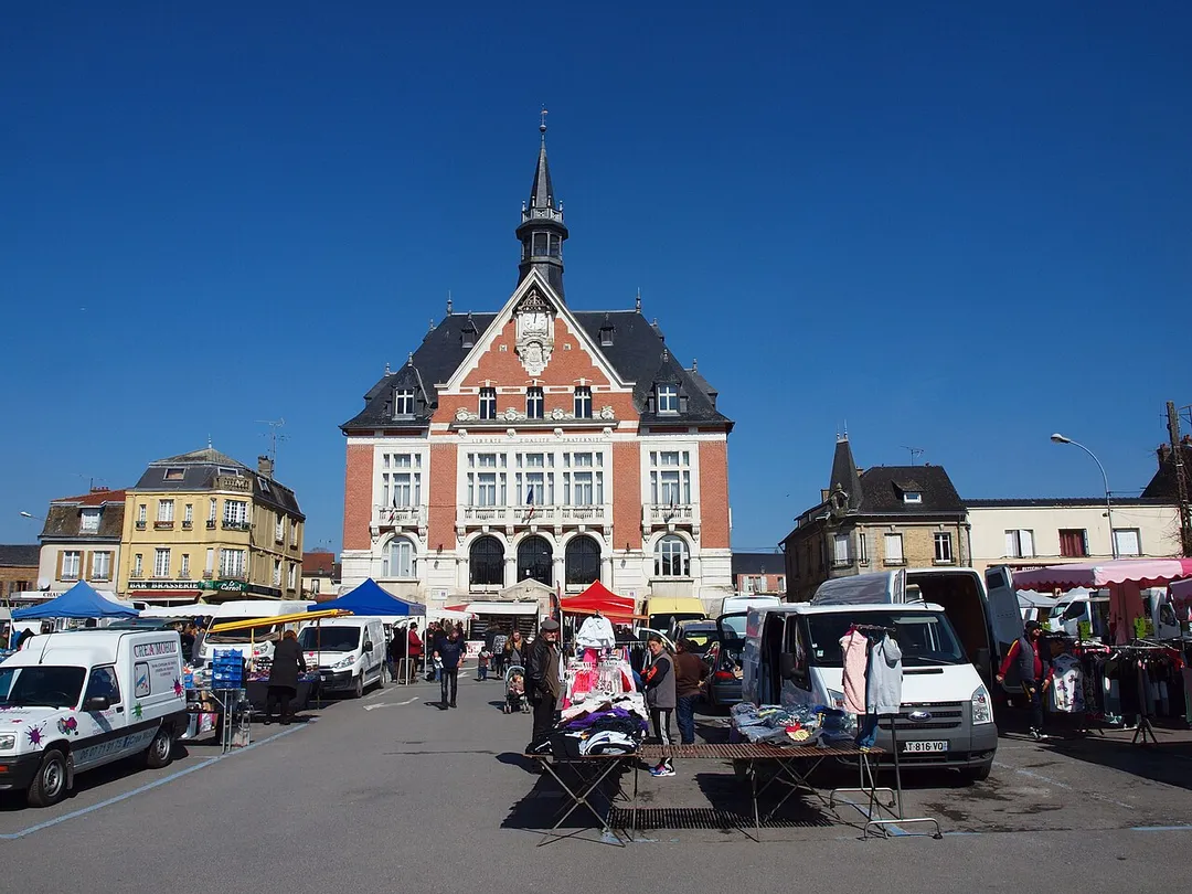 Marché du samedi à  Vouziers (Ardennes, France)