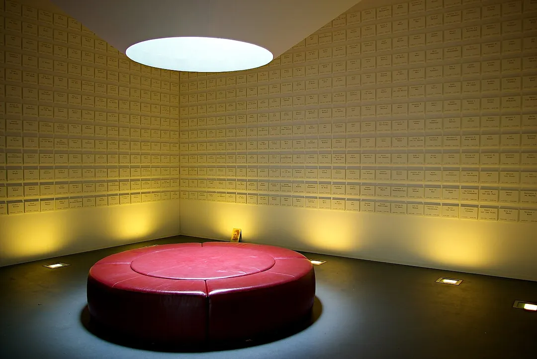 Bezinningsruimte ("Room for reflection") at the Nationaal Monument Kamp Vught. The room shows the names of all men, women, and children who did not survive the imprisonment at the Kamp Vught.