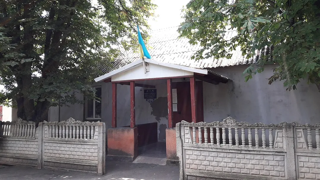 Адміністративна будівля Виноградарського старостинського округу. Колишня будівля сільської ради