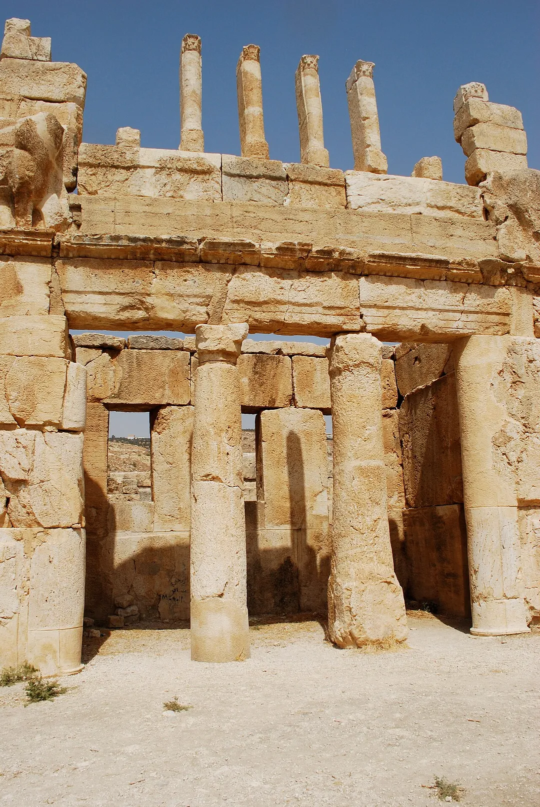 Le château d'Iraq al Amir : façade sud.