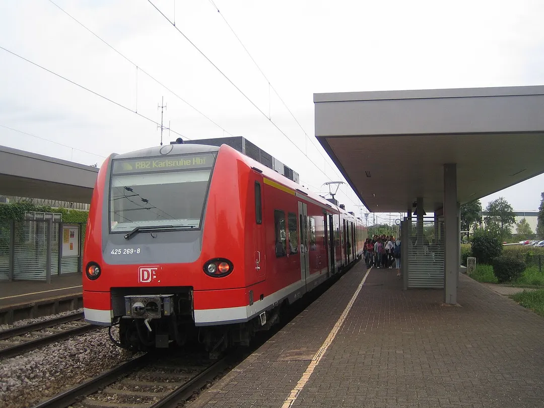 Zug im Bf. Waghäusel
