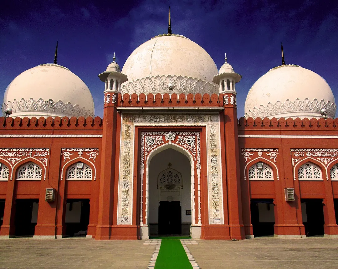 Central Mosque Wah Cantt, Built in 17th Century by Mughal emperors boast of grandeur and fine architecture. The mosque is located in the center of Pakistani city of Wah Cantt with a capacity of thousands of worshipers to pray. 
The architecture holds much resemblance with Badshahi Mosque situated in Lahore.
