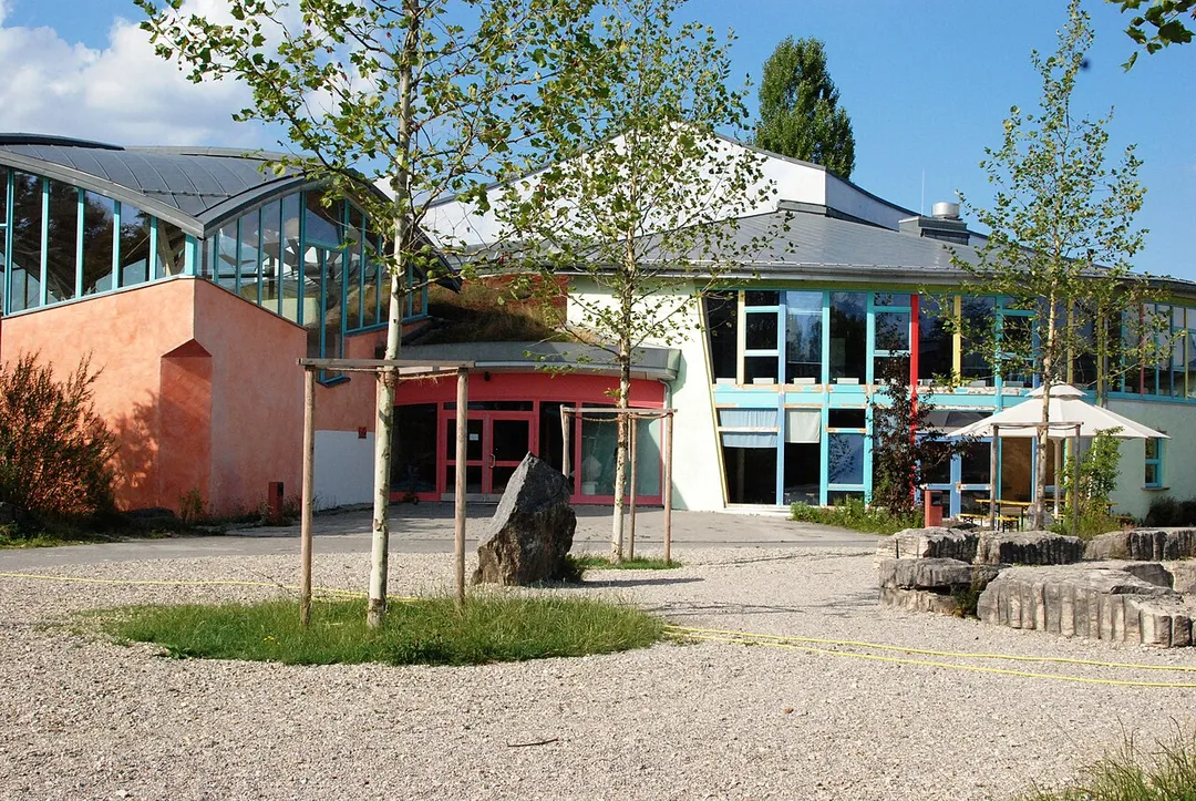 Waldorfschule in Ismaning (Rudolf-Steiner-Schule), Dorfstr.77, Landkreis München, Regierungsbezirk Oberbayern, Bayern.