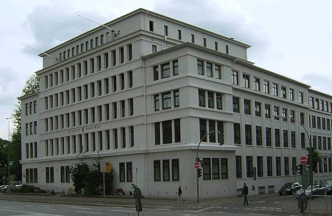 Stormarnhaus in Hamburg-Wandsbek. Ehemaliger Sitz der Verwaltung des Kreises Stormarn, heute Sitz der Wandsbeker Bezirksverwaltung. Das Gebäude wurde 1922/23 von Fritz Höger erbaut.