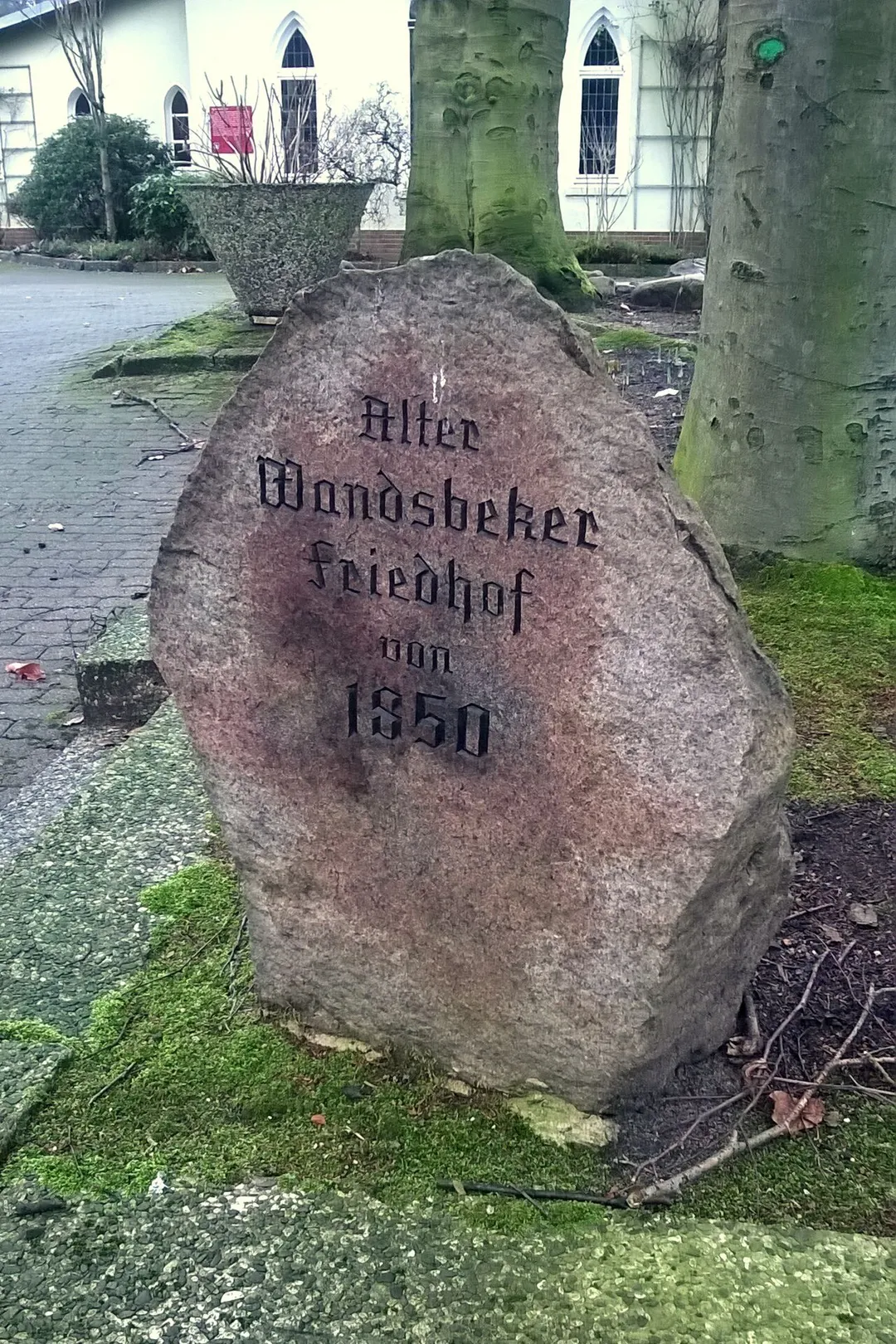 "Alter Wandsbeker Friedhof von 1850", Gedenkstein im Eingangsbereich
