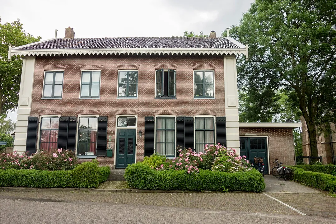Voormalige pastorie van de Ursulakerk in Warmenhuizen.