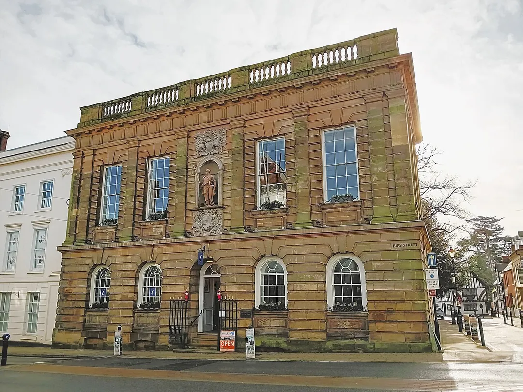 Court House built 1724-1731, now serves as events venue, tourist information centre and headquarters of Warwick Town Council.