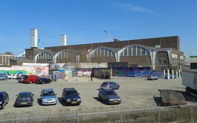 Cultural center w:nl:De Vasim, previously the Nyma Factory, Winselingseweg, Nijmegen. De Vasim and its parking lot.