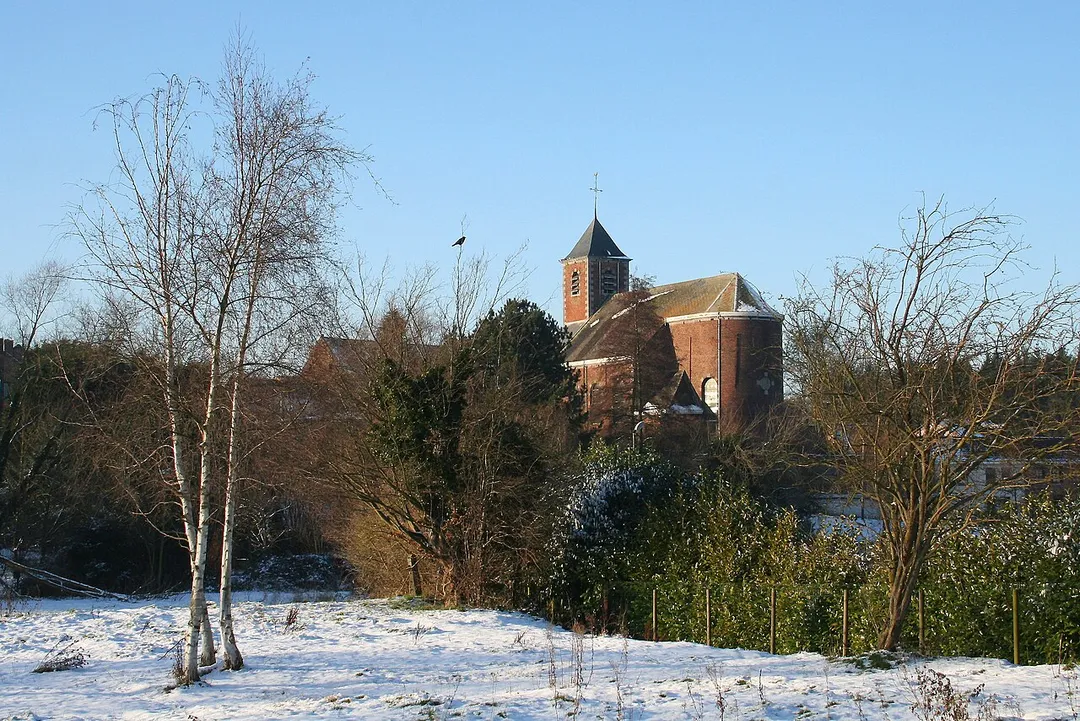 Waudrez (Belgium), the neighbourhood of the Saint Remy church.
